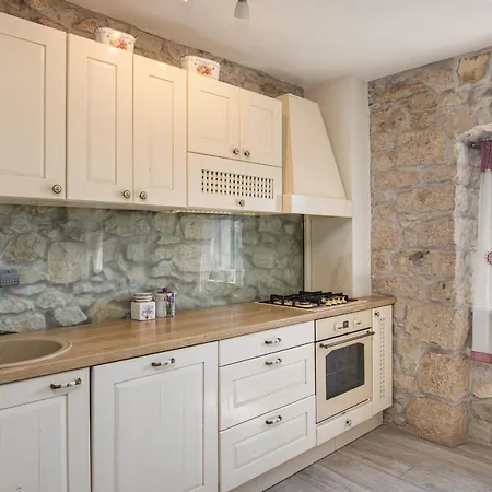 Fetiva Makar 펜션 *