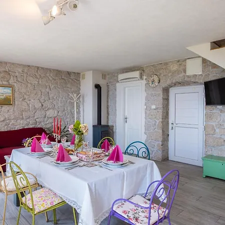 Fetiva Makar Makarska