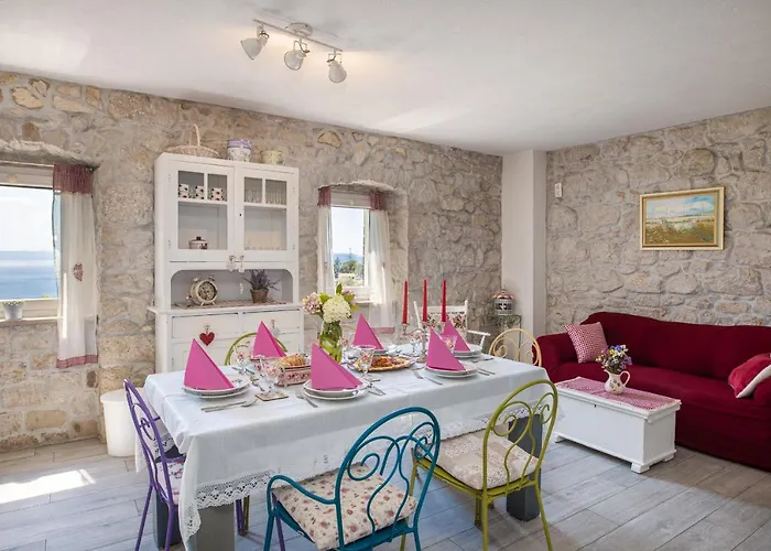 Fetiva Makar Makarska