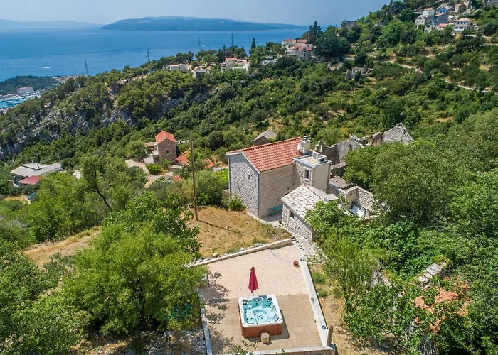 Fetiva Makar Makarska